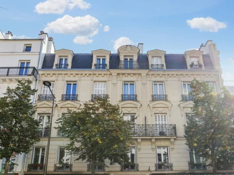 Location appartement meublé 2 pièces 69m² (Paris 18)