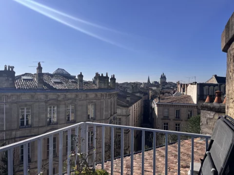 Location appartement duplex meublé 4 pièces 84m² (Bordeaux)